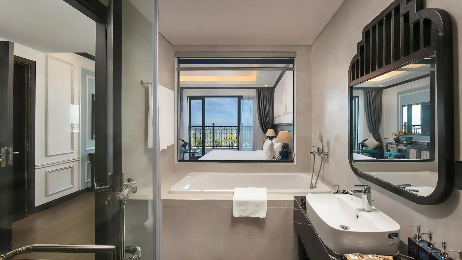 Bliss Hoi An Beach Resort & Wellness 5*,